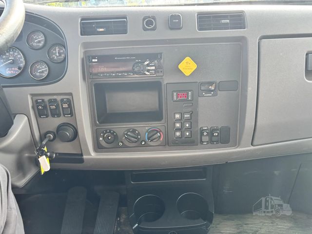 2019 Peterbilt 337 w/ 26ft Dry Freight Moving Box Truck w/ Liftgate - 23079873 - 2