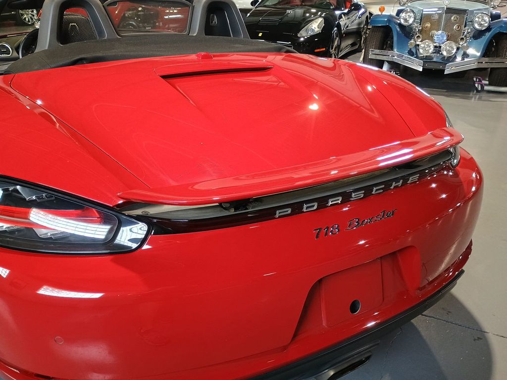 2019 Porsche 718 Boxster Roadster 1 Owner Stickshift Florida Car - 22916123 - 33