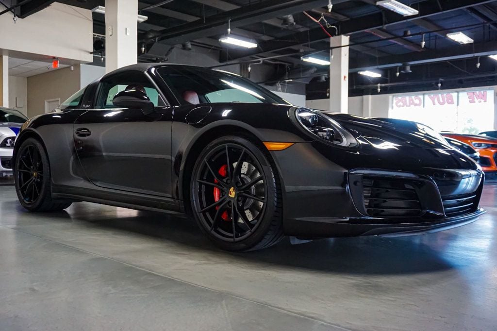 2019 Porsche 911 Targa 4S photo 2