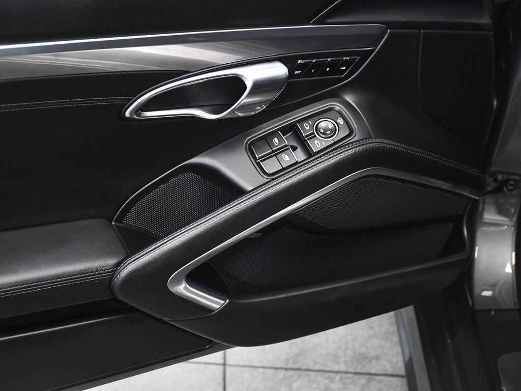 2019 Porsche 911 Turbo Coupe photo 6