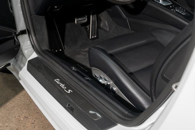 2019 Porsche 911 Turbo S Coupe - 22960202 - 19