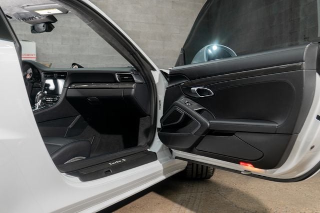 2019 Porsche 911 Turbo S Coupe - 22960202 - 30