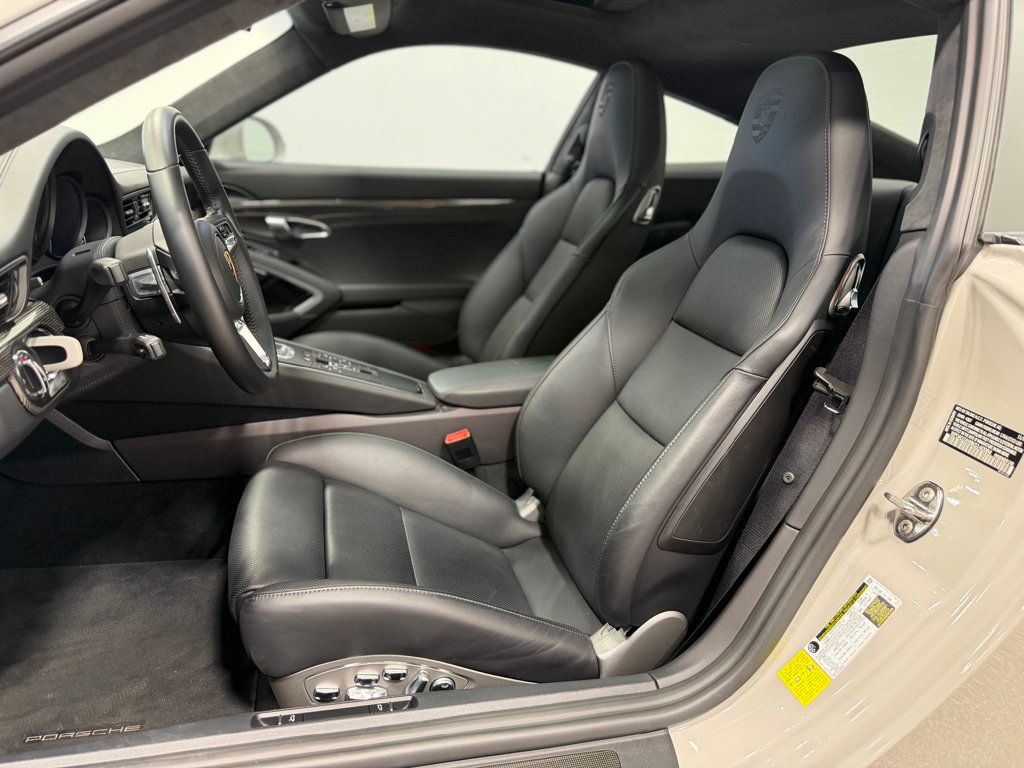 2019 Porsche 911 Turbo S Coupe - 23008738 - 9