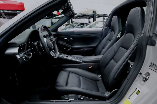 2019 Porsche 911 TARGA 4S CHALK...5,898 Miles...Targa 4S - 22484639 - 21