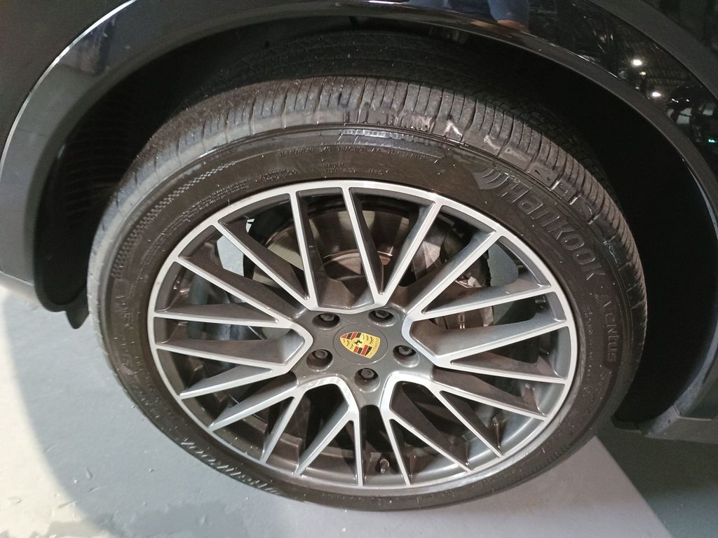 2019 Porsche Cayenne AWD 21" RS Spyder Wheels - 23023673 - 47