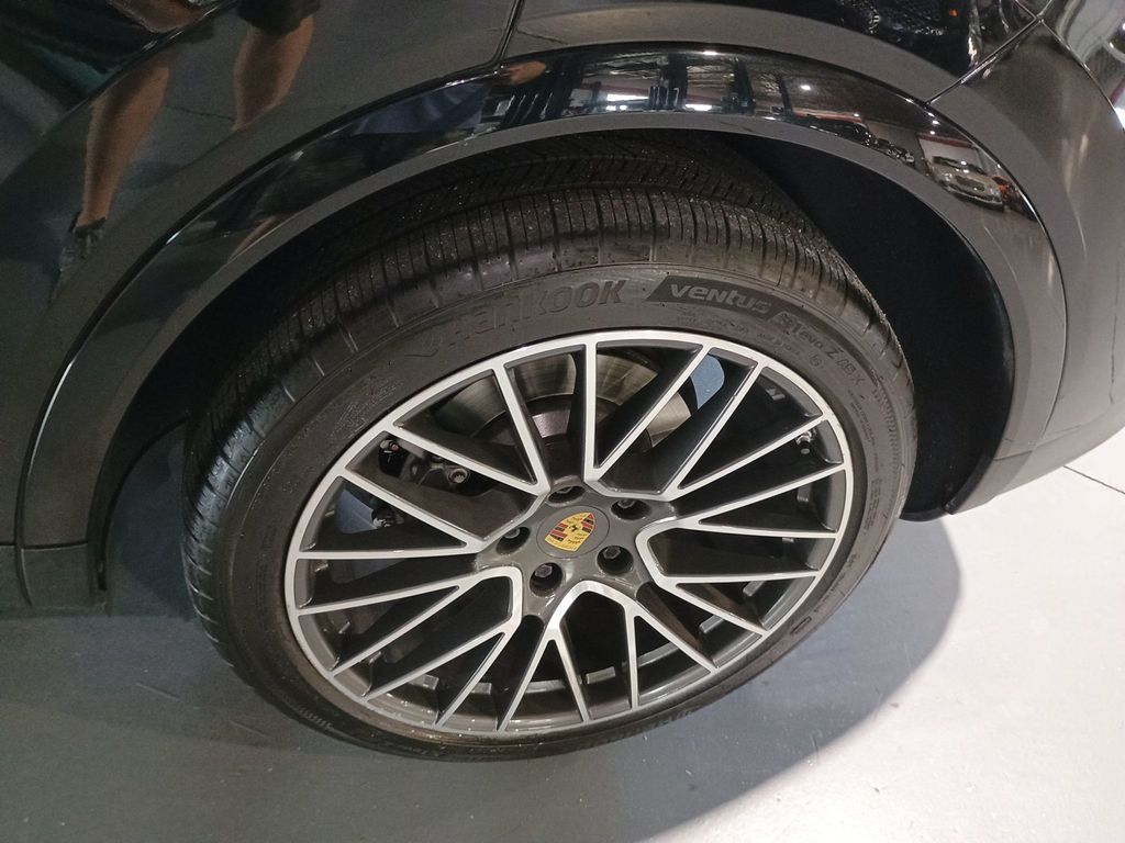 2019 Porsche Cayenne AWD 21" RS Spyder Wheels - 23023673 - 48