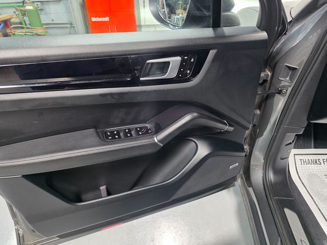 2019 Porsche Cayenne E-Hybrid - 23052592 - 17