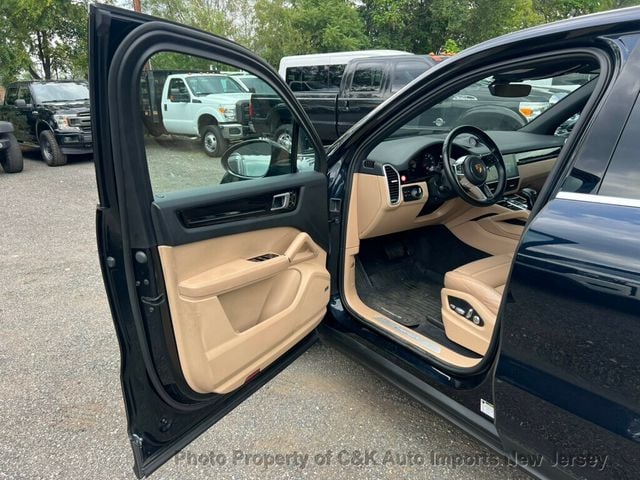 2019 Porsche Cayenne Premium Plus, Pano Roof, Lane Change Assist, Heated&Cooled Seats - 22912461 - 16