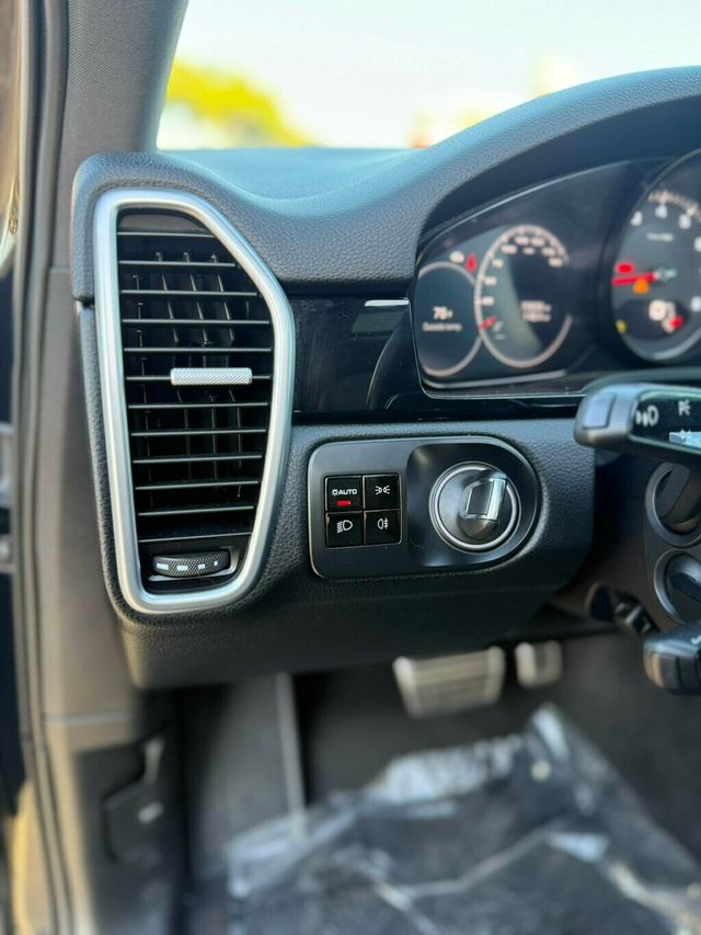 2019 Porsche Cayenne S - 22979708 - 17