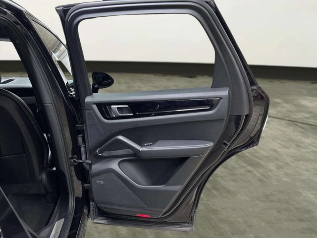 2019 Porsche Cayenne S - 23027361 - 18