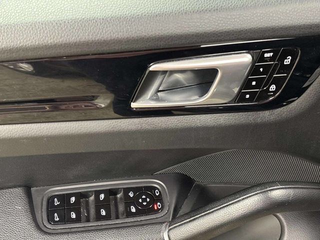 2019 Porsche Cayenne S - 23027361 - 29