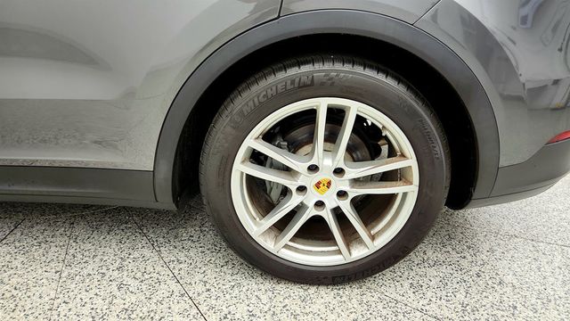 2019 Porsche Cayenne S AWD w/ Premium Plus Pkg, Air Suspension & PDCC - 23045082 - 8