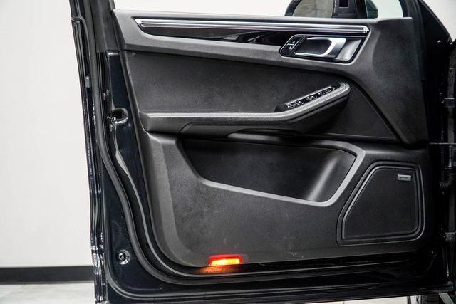 2019 Porsche Macan AWD - 22955940 - 32