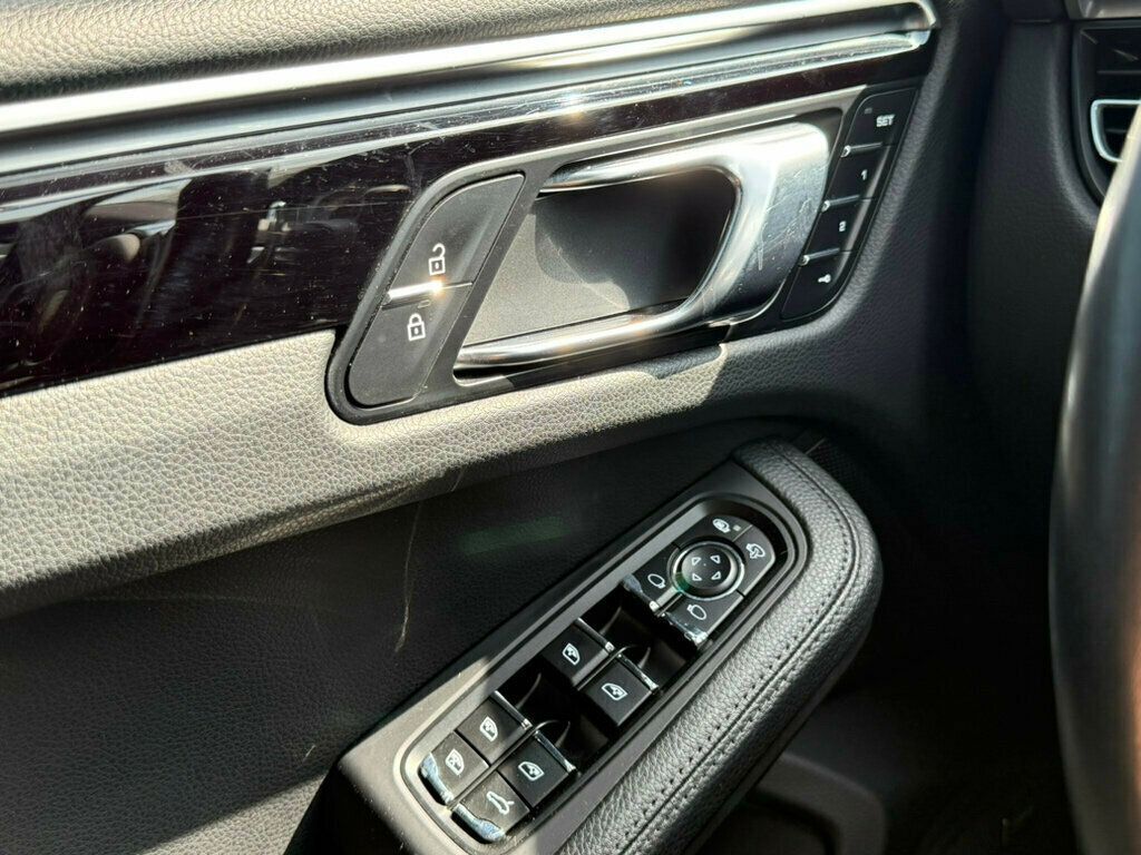 2019 Porsche Macan AWD - 23011916 - 31