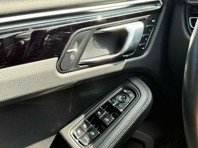 2019 Porsche Macan AWD - 23011916 - 31