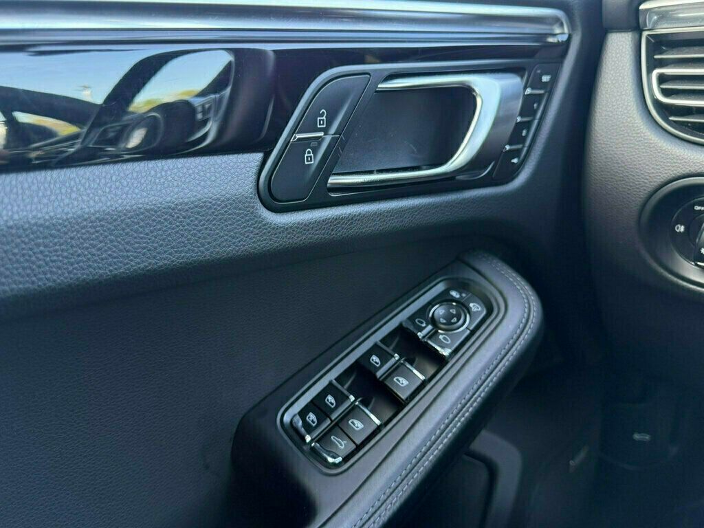 2019 Porsche Macan S AWD - 23018196 - 35