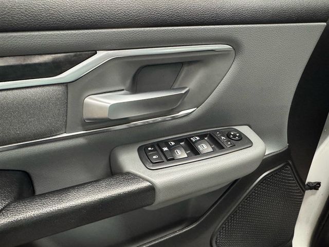 2019 Ram 1500 Big Horn 4x4 Crew Cab 5'7" Box - 23049561 - 11