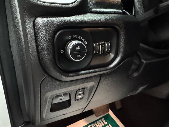 2019 Ram 1500 Big Horn 4x4 Crew Cab 5'7" Box - 23049561 - 12