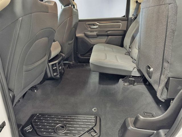 2019 Ram 1500 Big Horn 4x4 Crew Cab 5'7" Box - 23049561 - 18