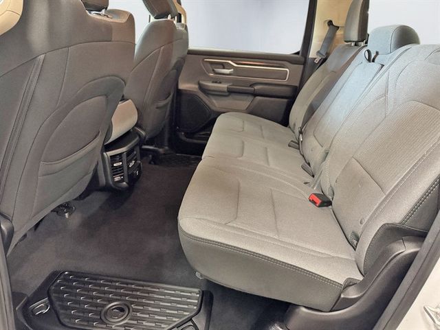 2019 Ram 1500 Big Horn 4x4 Crew Cab 5'7" Box - 23049561 - 19