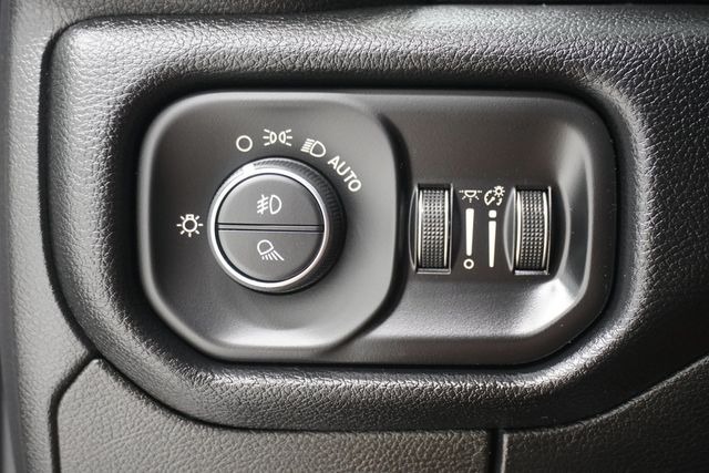 2019 Ram 1500 Big Horn 4x4 Crew Cab 5'7" Box - 23010923 - 21