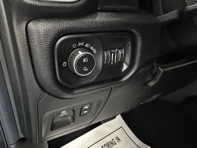 2019 Ram 1500 Big Horn 4x4 Crew Cab 5'7" Box - 23070371 - 14