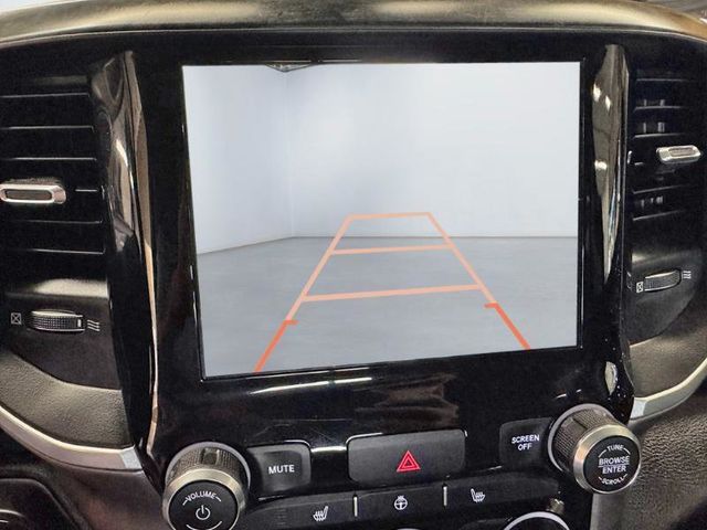 2019 Ram 1500 Big Horn 4x4 Crew Cab 5'7" Box - 23070371 - 19