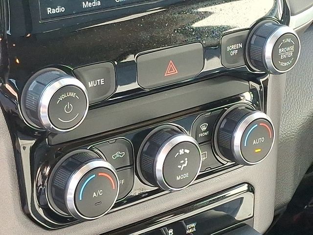 2019 Ram 1500 Big Horn 4x4 Crew Cab 5'7" Box - 22910138 - 14