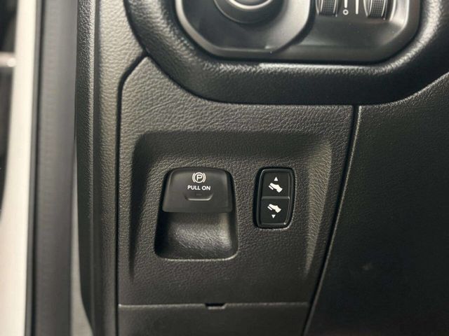 2019 Ram 1500 Big Horn 4x4 Crew Cab 5'7" Box - 22984889 - 35