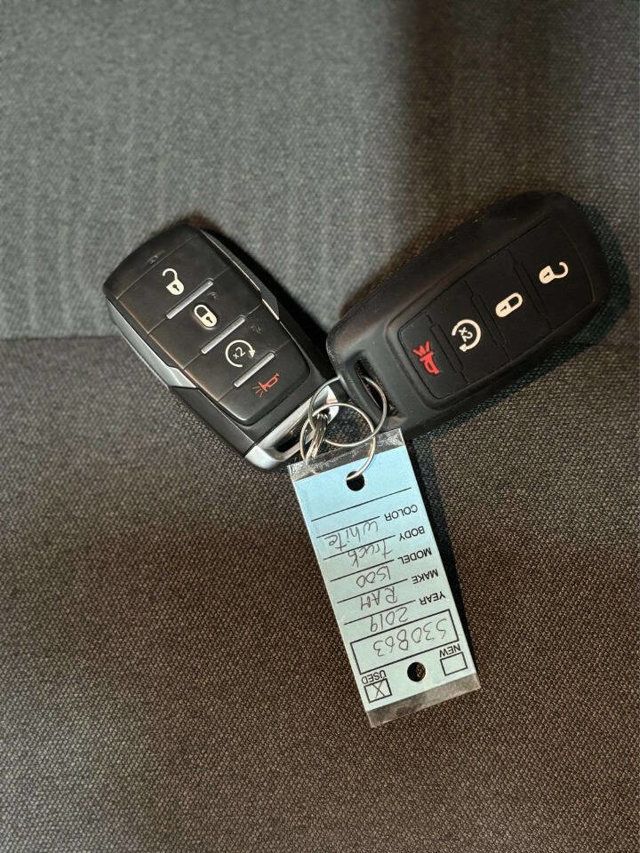 2019 Ram 1500 Big Horn 4x4 Crew Cab 5'7" Box - 22984889 - 37