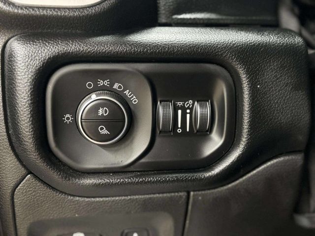 2019 Ram 1500 Big Horn 4x4 Crew Cab 5'7" Box - 22984890 - 32