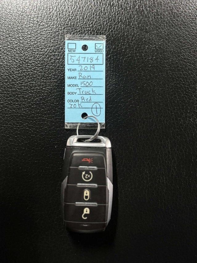 2019 Ram 1500 Big Horn 4x4 Crew Cab 5'7" Box - 22984890 - 37