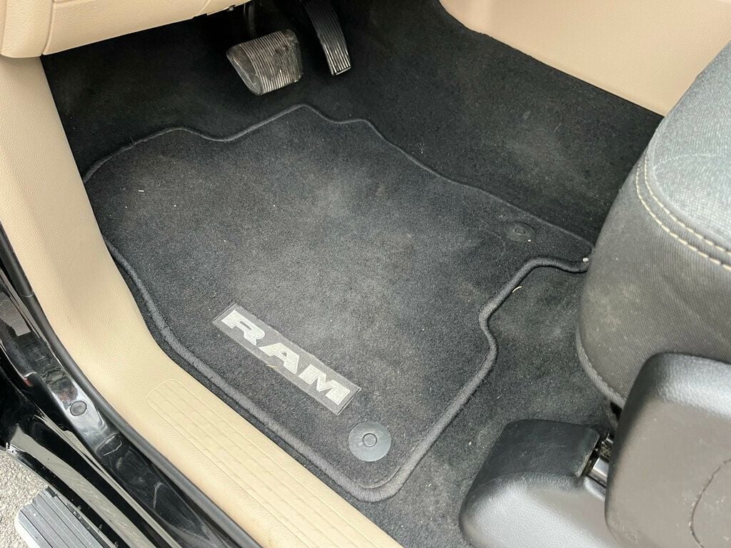 2019 Ram 1500 Big Horn 4x4 Crew Cab 5'7" Box - 23004073 - 16