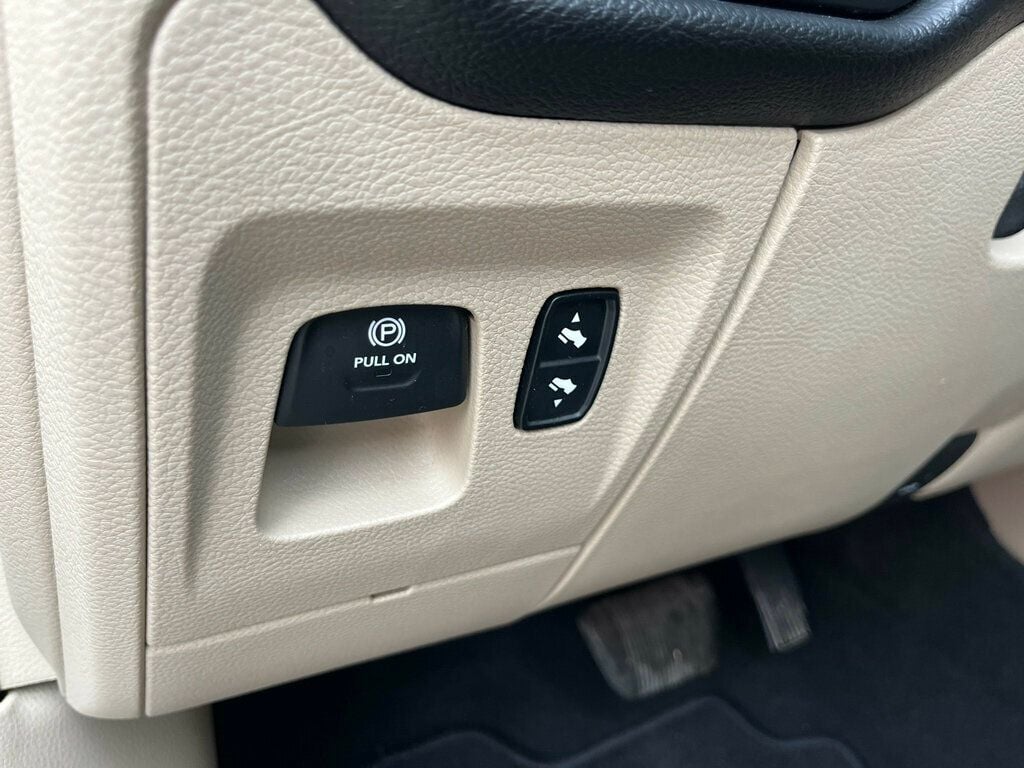 2019 Ram 1500 Big Horn 4x4 Crew Cab 5'7" Box - 23004073 - 17