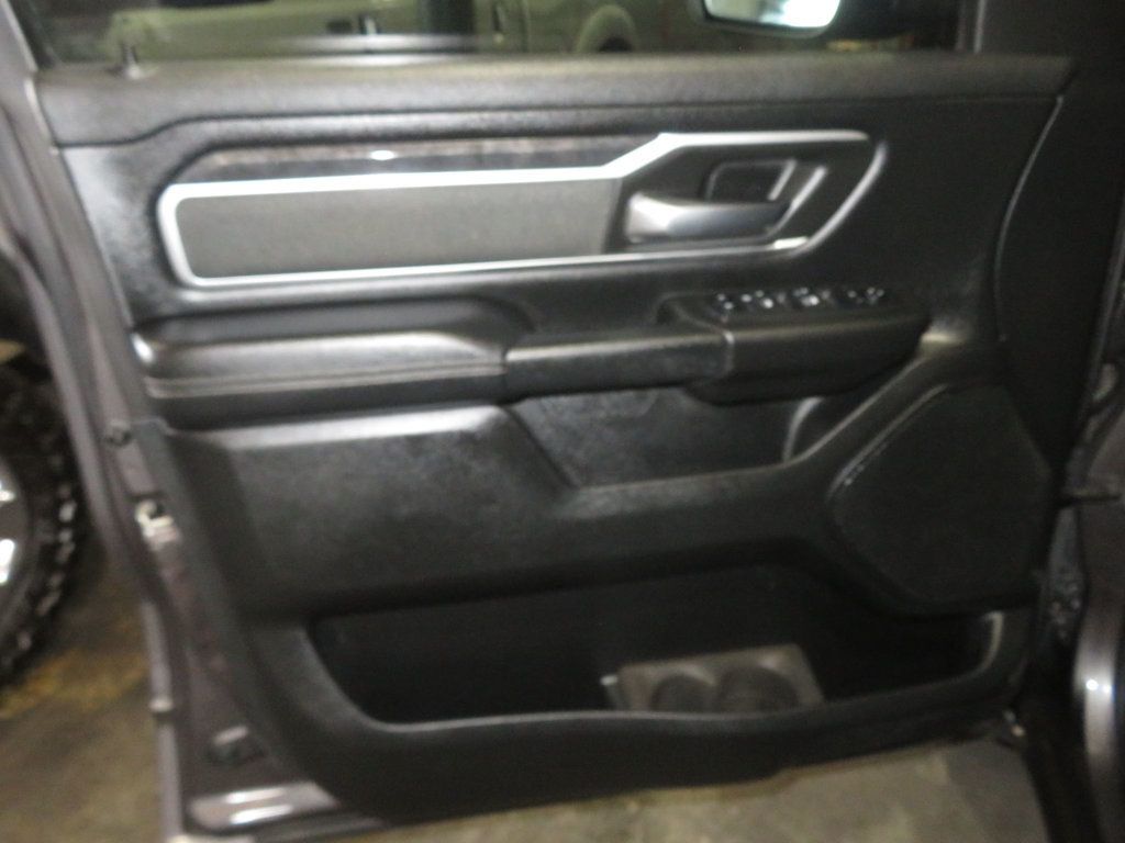 2019 Ram 1500 BIGHORN CREWCAB 4X4 HEMI EXTRA CLEAN  - 22920559 - 17