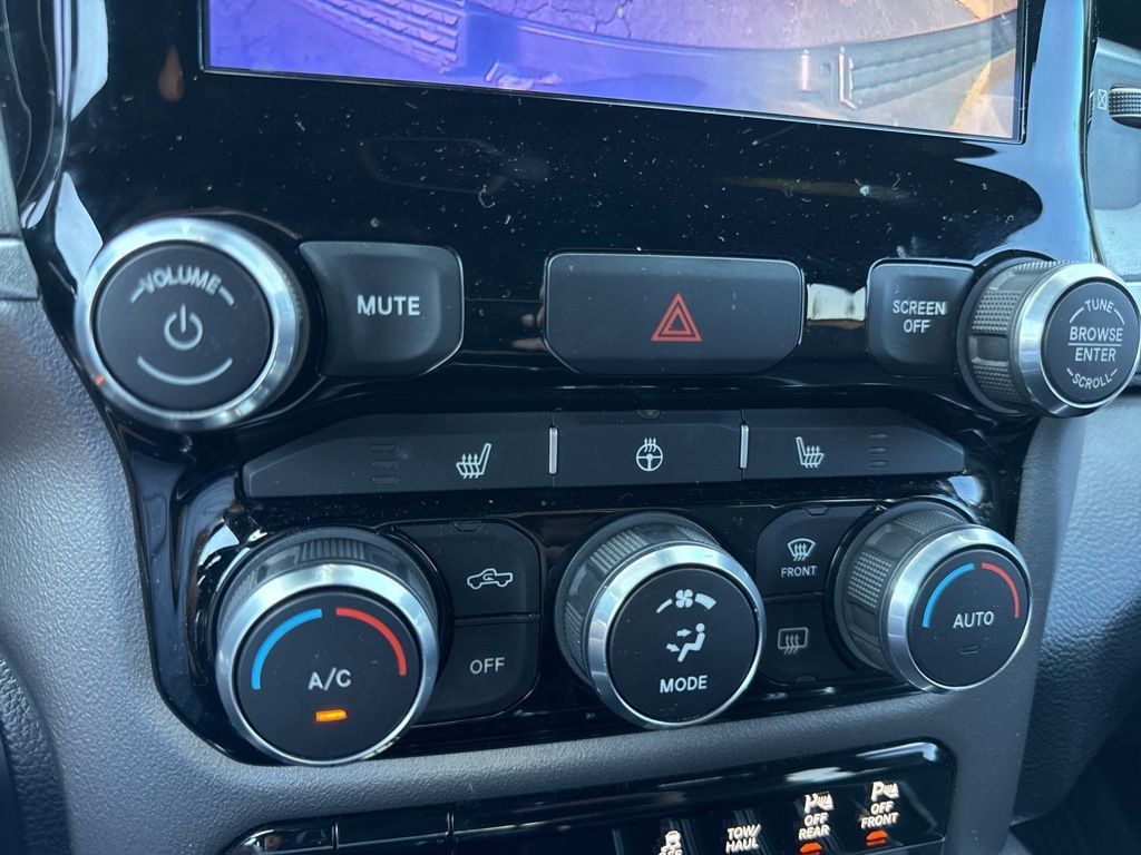 2019 Ram 1500 Big Horn/Lone Star 4x4 Crew Cab 5'7" Box - 23031651 - 11