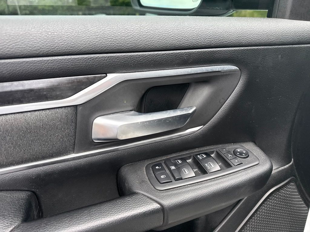 2019 Ram 1500 Big Horn/Lone Star 4x4 Crew Cab 5'7" Box - 23058486 - 11