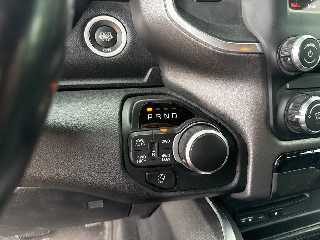2019 Ram 1500 Big Horn/Lone Star 4x4 Crew Cab 5'7" Box - 23058486 - 17