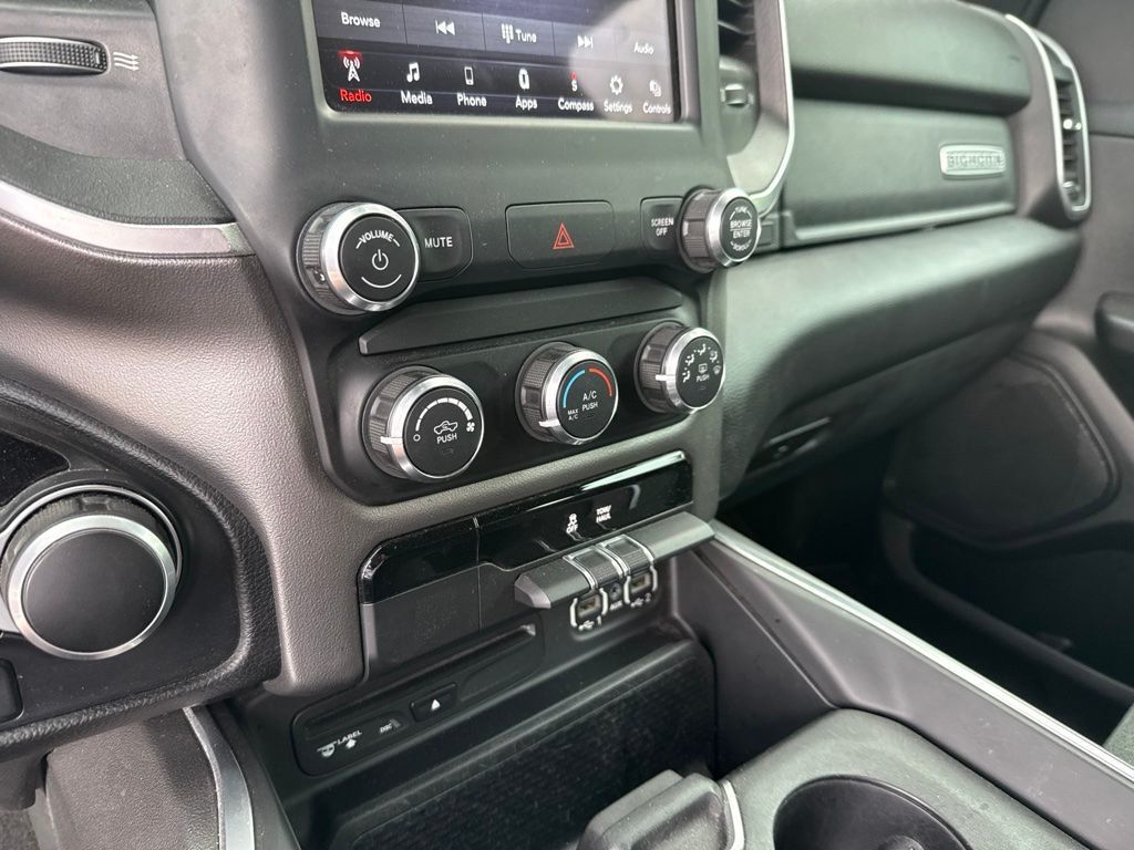 2019 Ram 1500 Big Horn/Lone Star 4x4 Crew Cab 5'7" Box - 23058486 - 18