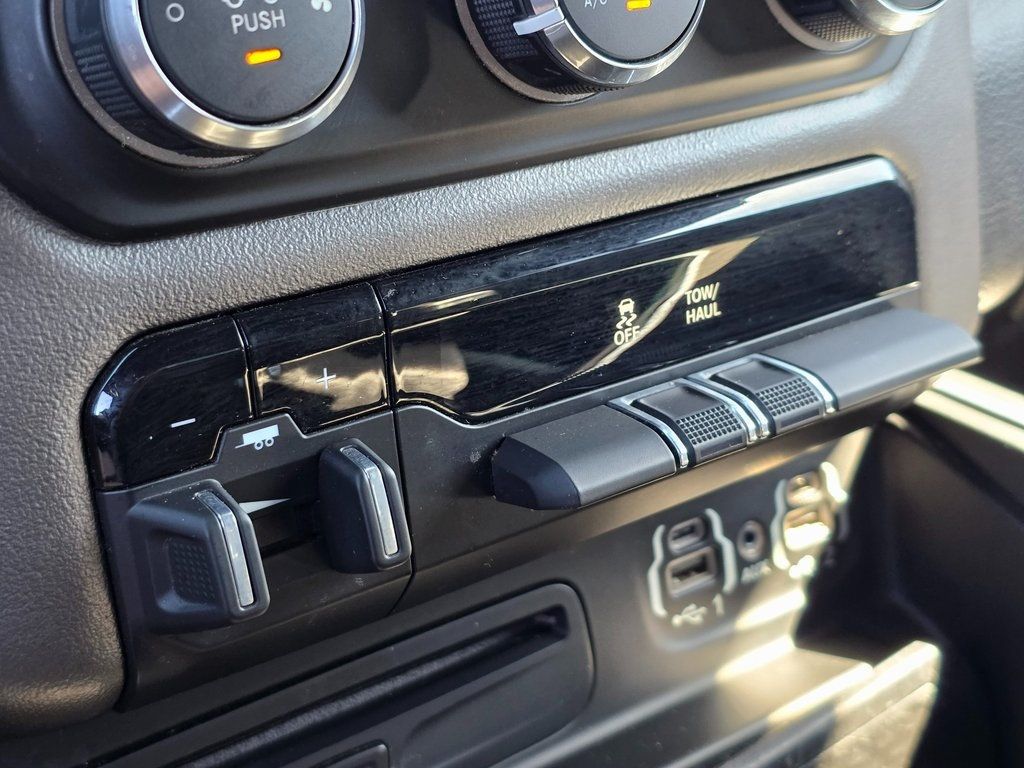 2019 Ram 1500 Big Horn/Lone Star 4x4 Crew Cab 5'7" Box - 22926863 - 29