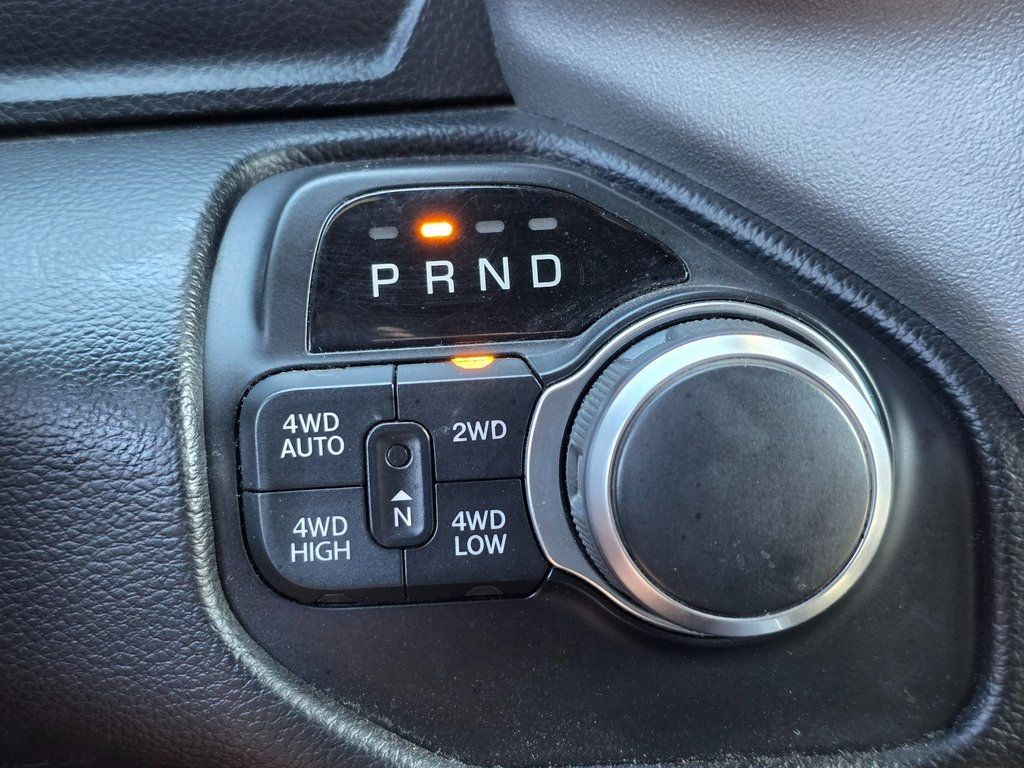 2019 Ram 1500 Big Horn/Lone Star 4x4 Crew Cab 5'7" Box - 22926863 - 32