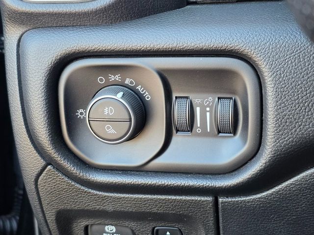 2019 Ram 1500 Big Horn/Lone Star 4x4 Crew Cab 5'7" Box - 22926863 - 34