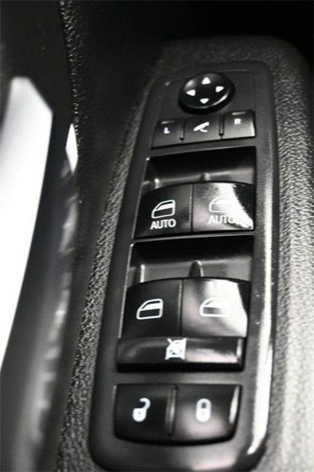 2019 Ram 1500 Big Horn/Lone Star 4x4 Crew Cab 5'7" Box - 22960903 - 32