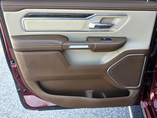 2019 Ram 1500 Laramie - 23030880 - 34