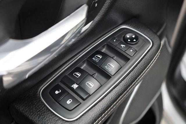 2019 Ram 1500 Laramie - 23052457 - 35