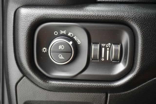 2019 Ram 1500 Laramie 4x2 Crew Cab 5'7" Box - 23001699 - 25