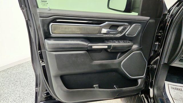 2019 Ram 1500 Laramie 4x2 Crew Cab 6'4'' Box w/ Level 2 & Black Appearance Pkg - 23007470 - 9