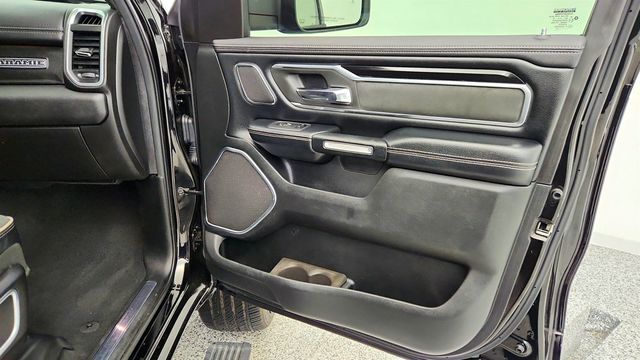 2019 Ram 1500 Laramie 4x2 Crew Cab 6'4'' Box w/ Level 2 & Black Appearance Pkg - 23007470 - 26