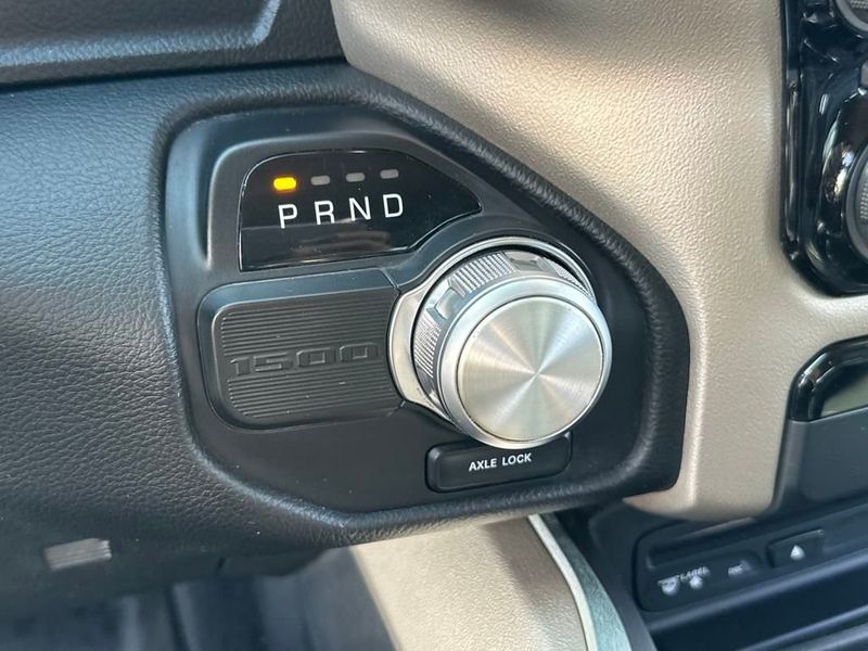 2019 Ram 1500 Laramie 4x2 Quad Cab 6'4" Box - 22944855 - 18