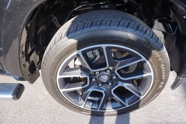 2019 Ram 1500 LARAMIE, 4X4, PREMIUM WHEELS, RUNNING BOARDS, TOWING PKG - 23041759 - 14